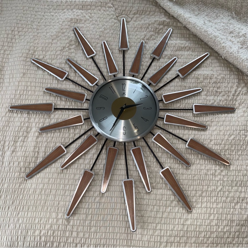 SOLD!! 🛑 MCM Repro Infinity Instruments Starburst Clock - Picture 3 of 8